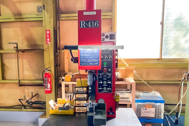 圧入（カシメ）機